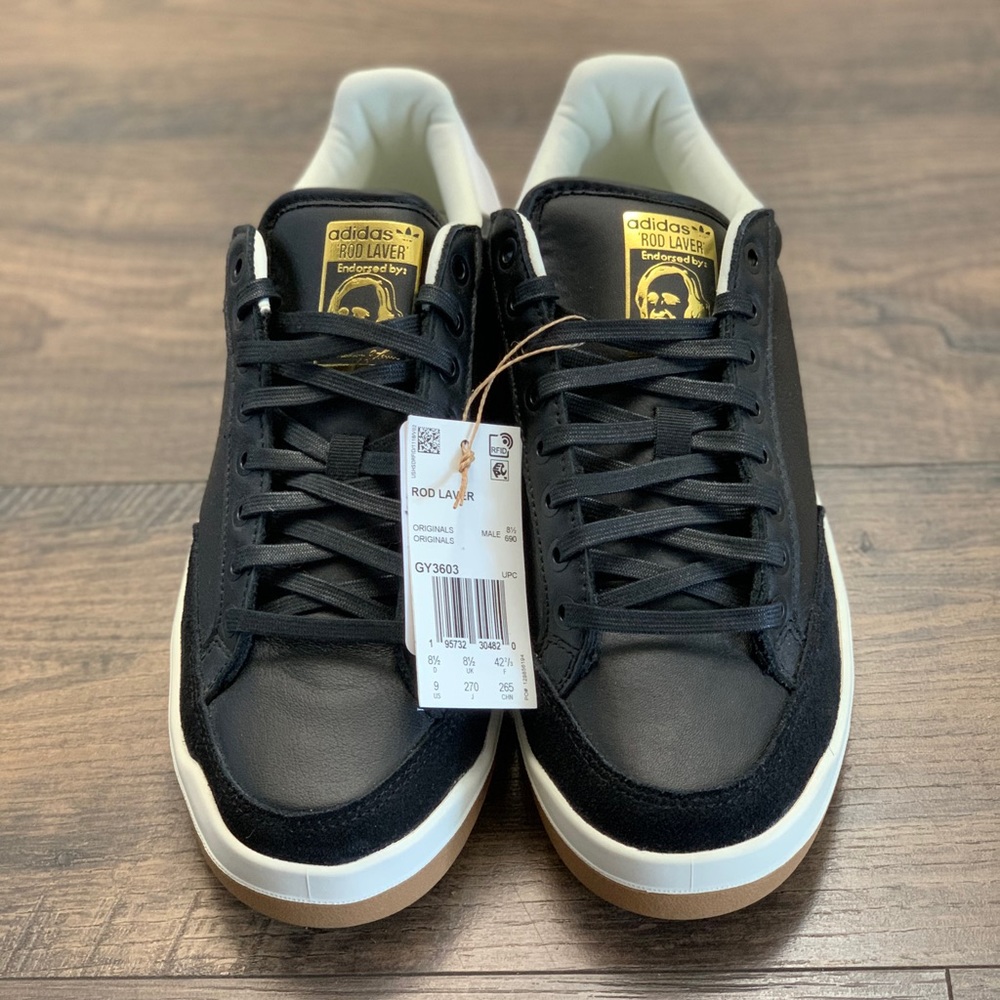 Size 9 adidas rod laver new with tags